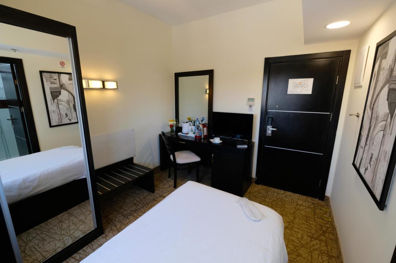 Hotel New Capitol -