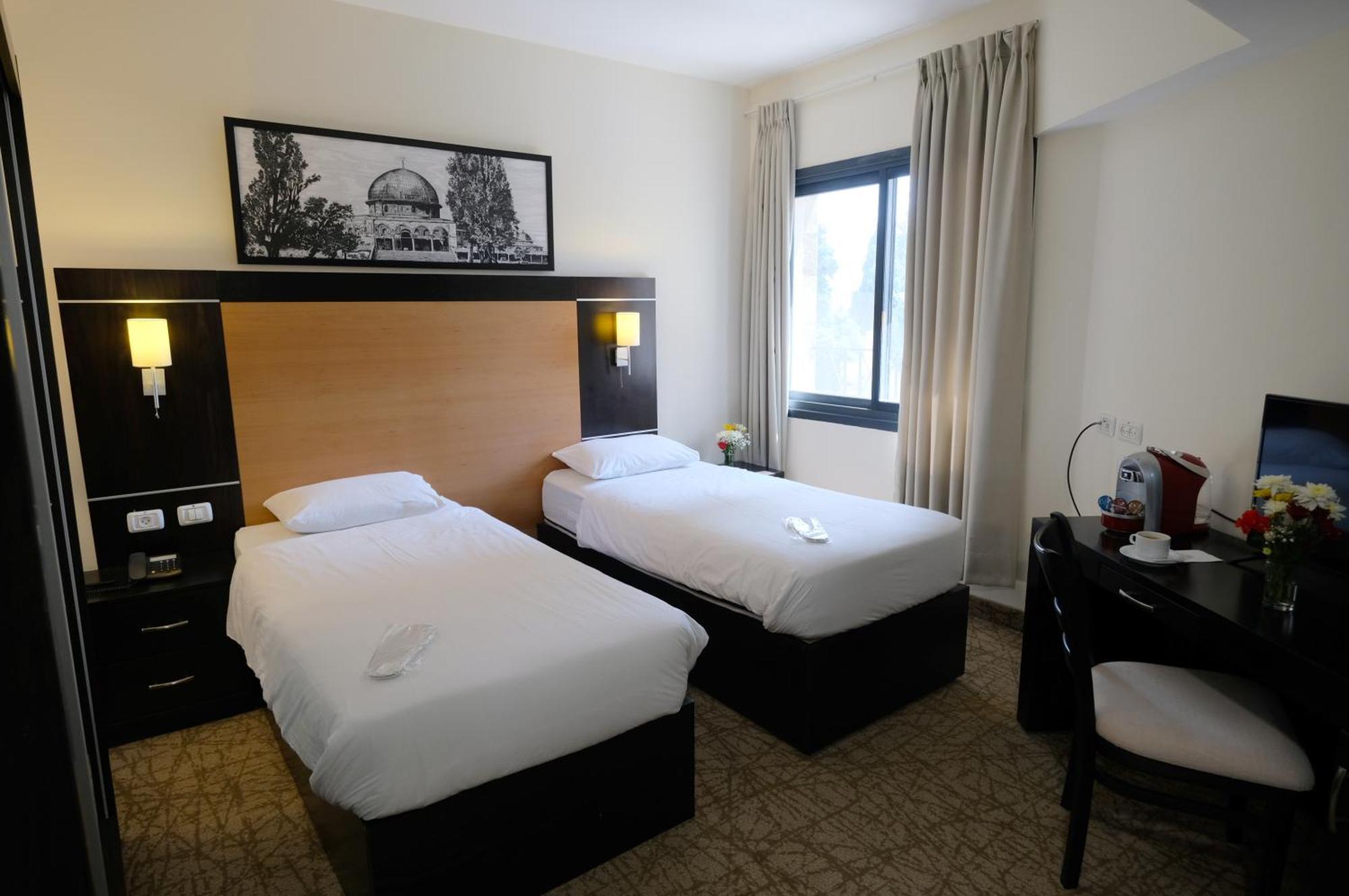 Hotel New Capitol - *