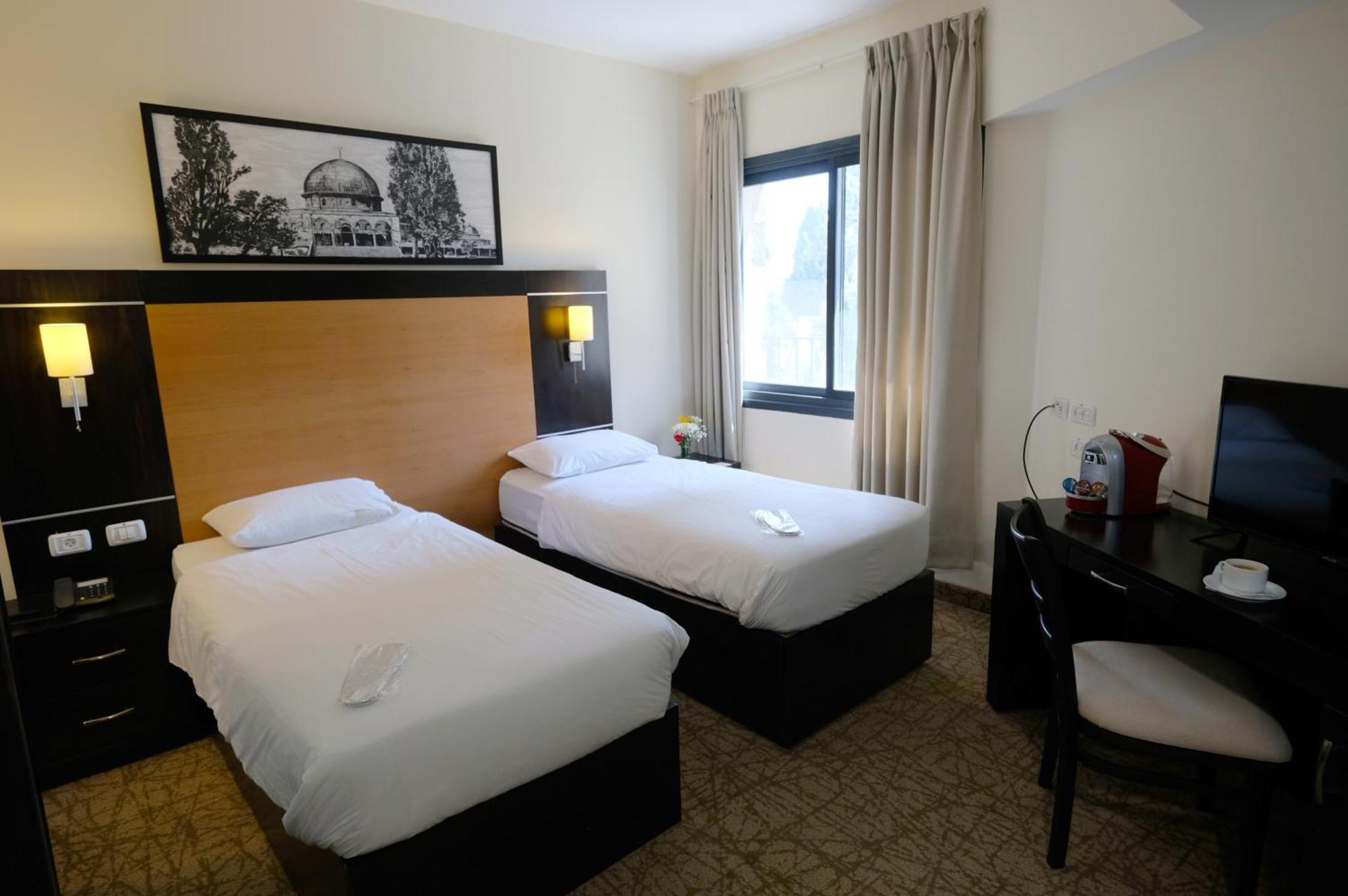 Hotel New Capitol - *